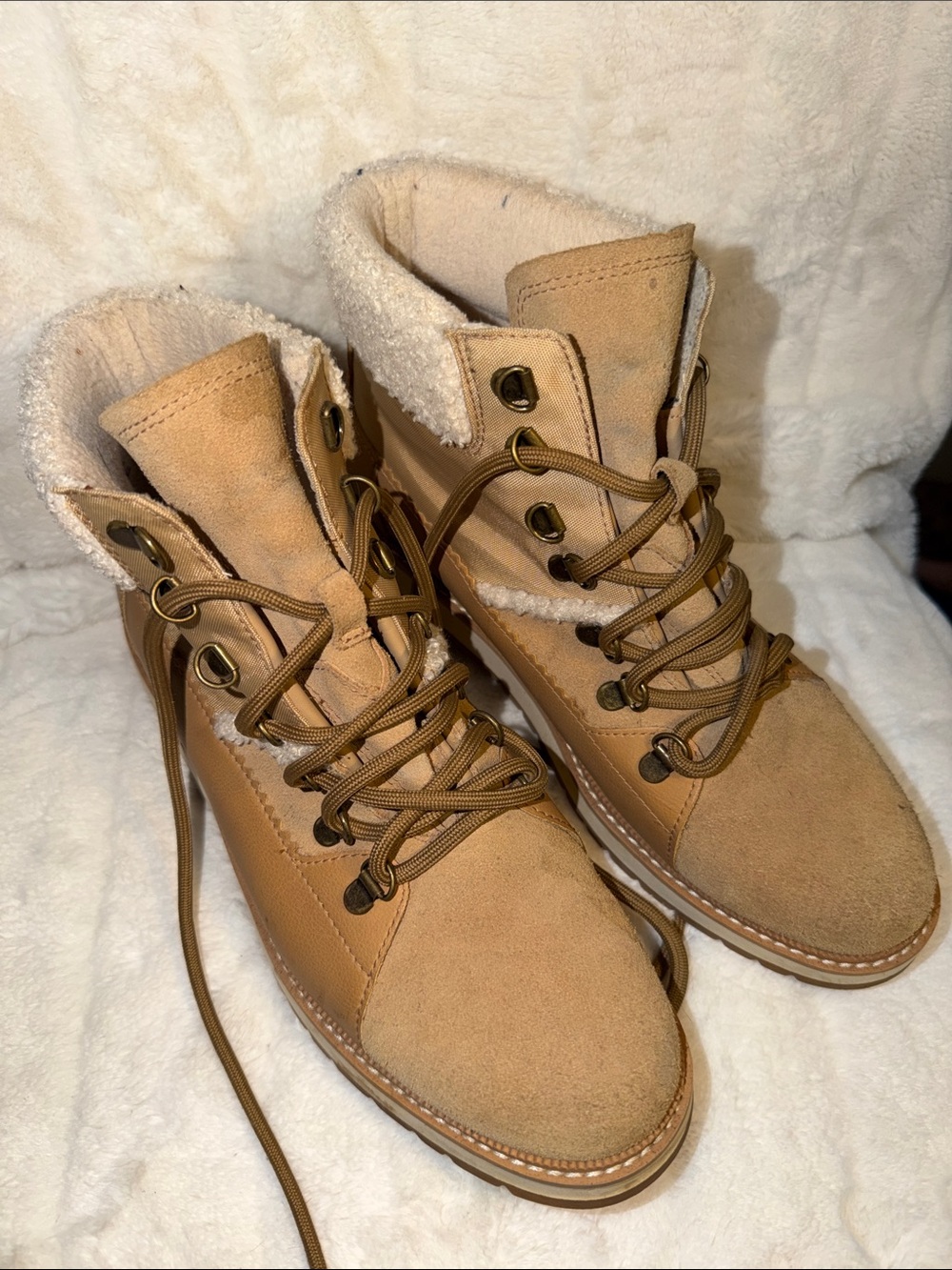 Toms Women's Tan Sherpa-Lined Lace-Up Boots